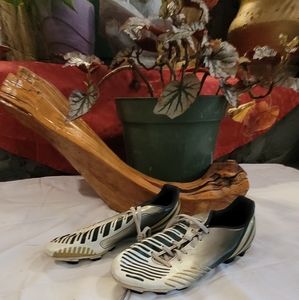 Adidas predator cleats size 7 white, black & gold